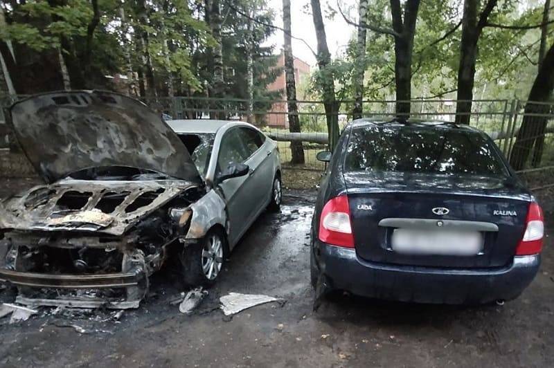 В МЧС рассказали подробности ночных автопожаров в Смоленской области