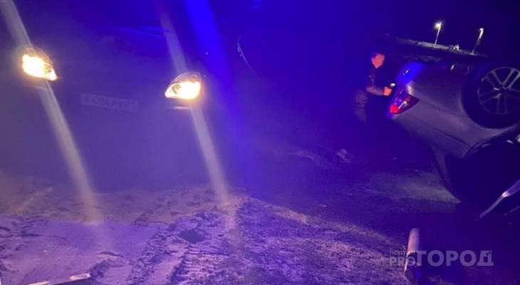 В Чувашии "Приора" снесла остановку: водитель погиб на месте
