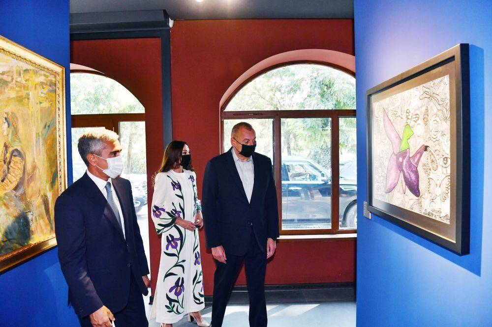 Президент Ильхам Алиев и Первая леди Мехрибан Алиева ознакомились с выставками, организованными Фондом Гейдара Алиева в Шуше (ФОТО)