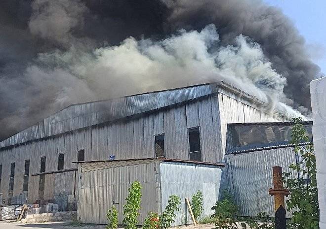 Крупный пожар в Касимове тушат 18 человек