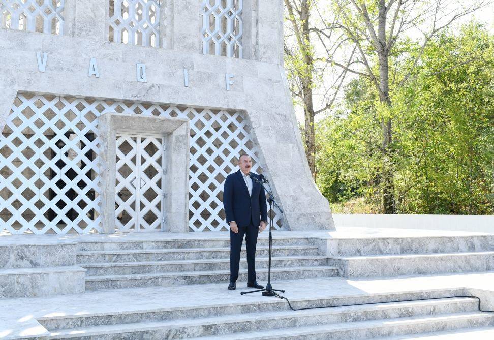 Президент Ильхам Алиев: После оккупации города Шуша вандалами был разрушен мавзолей Вагифа