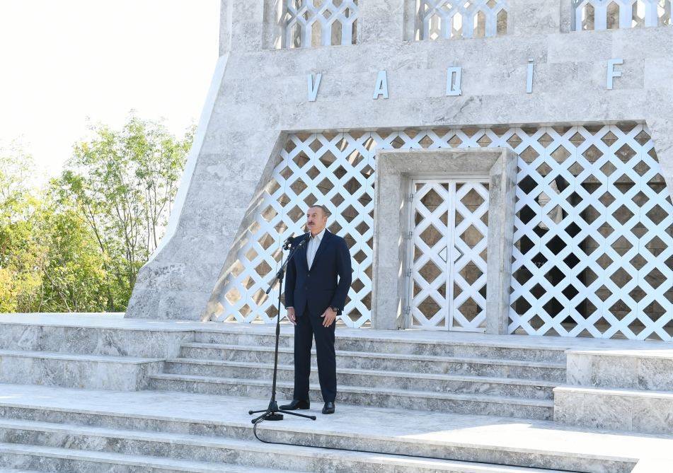Президент Ильхам Алиев: Благодаря воле и решимости великого лидера мавзолей Моллы Панаха Вагифа был возведен
