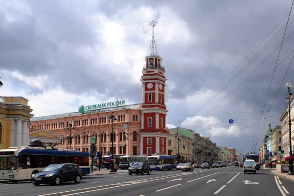 Часы на Думской башне в Петербурге снова перестали идти