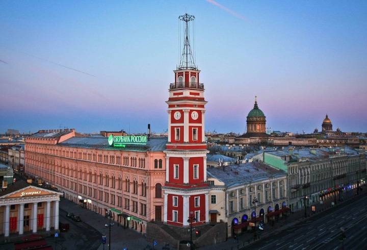 В центре Петербурга починят часы на Думской башне
