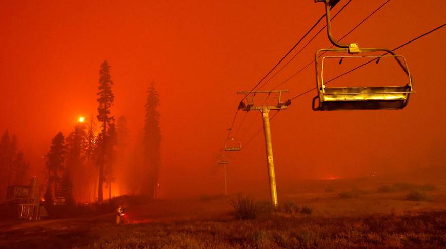 Из-за лесного пожара в Калифорнии эвакуировали 30 тыс. человек