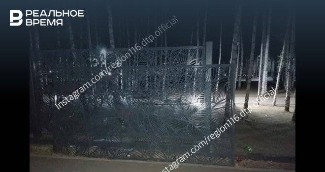 В соцсетях сообщили, что в парке «Здоровье» в Альметьевске на ребенка упал забор