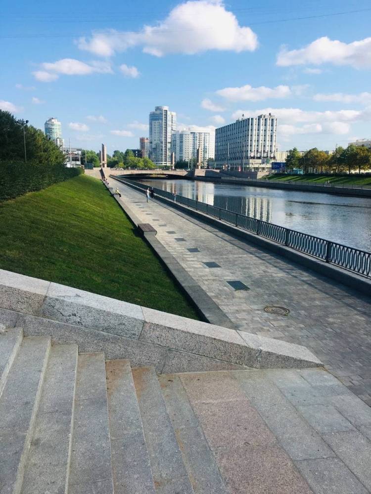 В Санкт-Петербурге обновили набережную реки Смоленки