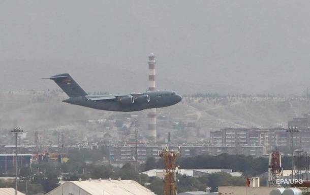 Военные США вывели из строя военную технику в аэропорту Кабула
