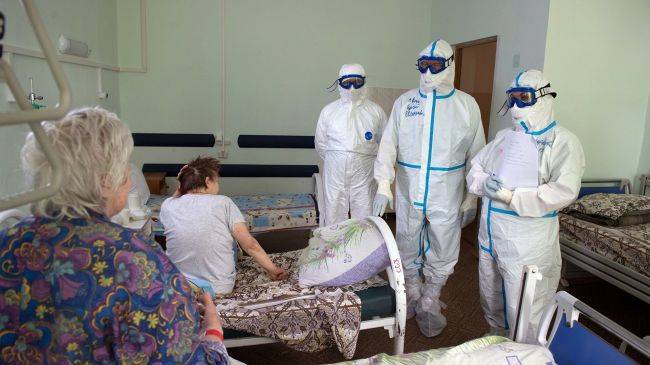 Менее 18 тысяч заразившихся коронавирусом выявили в России за сутки
