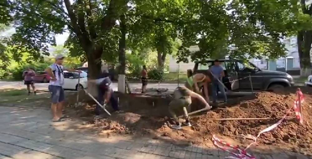 Едва не похоронили заживо ученых жители Азова