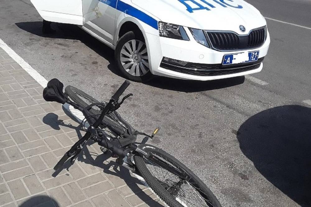 В Белгородской области под колеса машин попали два подростка