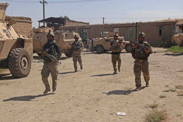 СМИ: Четыре человека погибли при нападении на дом и.о. министра обороны Афганистана