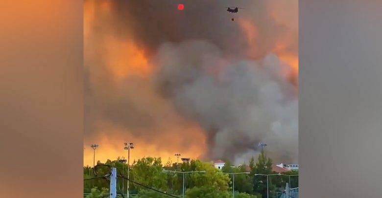 Масштабные лесные пожары охватили Грецию и приблизились к Афинам