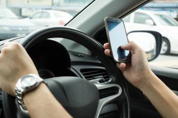 В МВД ответили на вопрос об увеличении штрафа за использование телефона за рулем