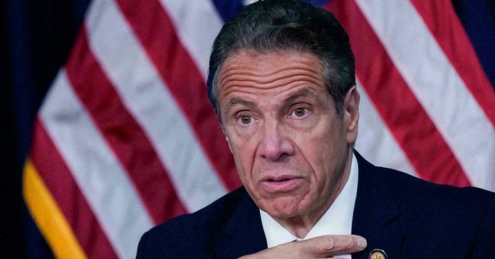 Губернатора Нью-Йорка обвинили в сексуальных домогательствах к 11 женщинам (видео)