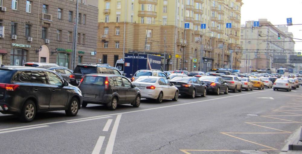 ГИБДД РФ перечислила четыре самых важных правила для начинающих водителей