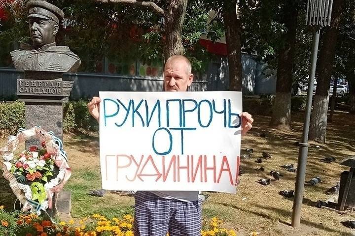 Ивановские коммунисты провели акции – один плакат на несколько человек