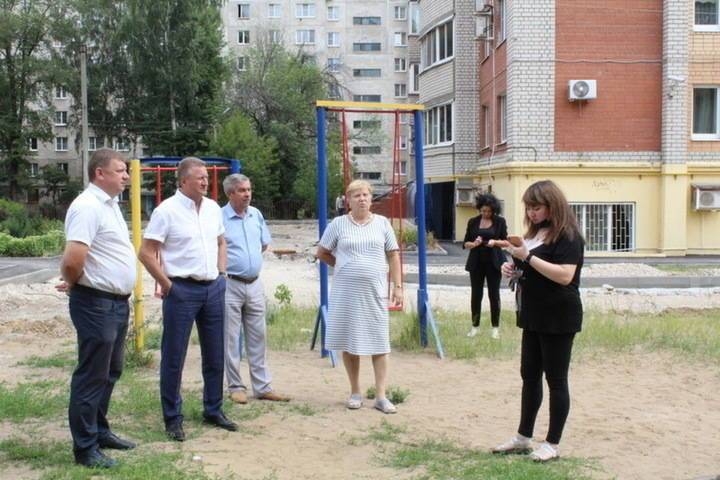 Депутат рязанской облдумы Татьяна Гусева проконтролировала ремонт дворов на улице Гагарина