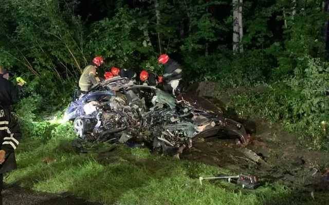 Под Львовом авто на скорости влетело в фуру, 23-летний водитель погиб на месте