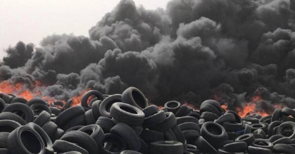 Масштабный пожар в Кувейте: горит крупнейшая в мире свалка автопокрышек (ФОТО, ВИДЕО)
