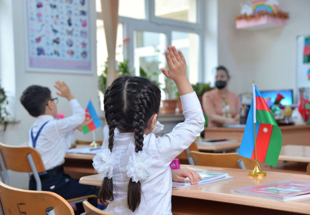 Неправильно брать на работу больше учителей за счет сокращения часов уже работающих – Минобразования Азербайджана
