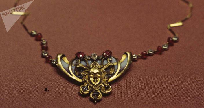 В Болгарии найдено золотое ожерелье, забытое в бане полтора тысячелетия назад
