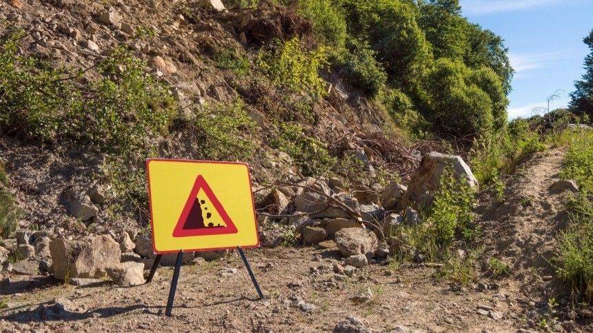 Туристы попали под камнепад в горах Кабардино-Балкарии. Есть погибший