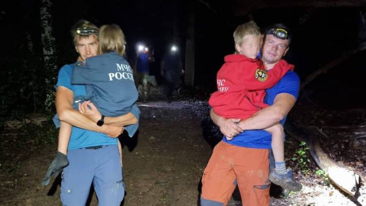 Женщину с двумя детьми спасли в горах под Бахчисараем