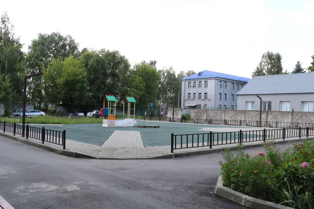 Ремонт двора по улице Володарского в Брянске близится к финалу