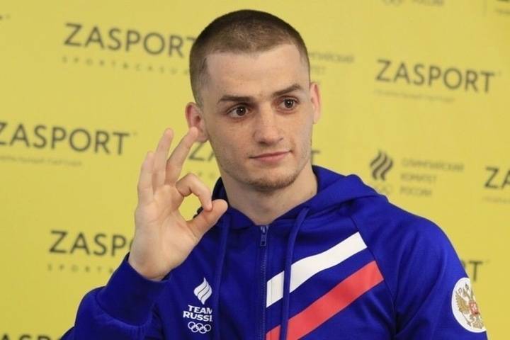 Боксер Бакши принес России 54-ю медаль