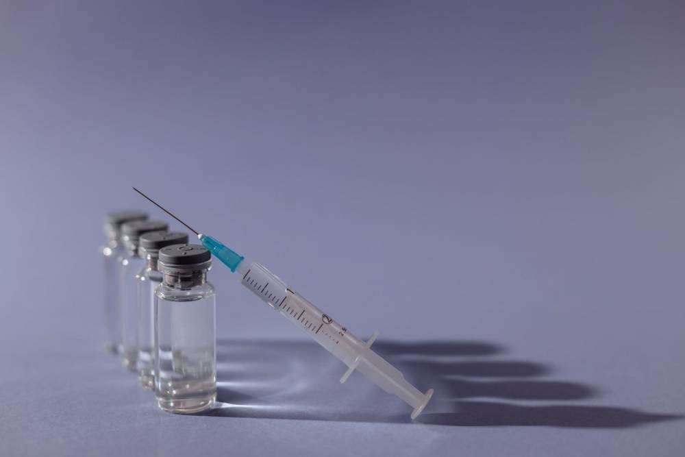 Более четверти миллиона доз вакцины от COVID-19 привезли в Смоленскую область