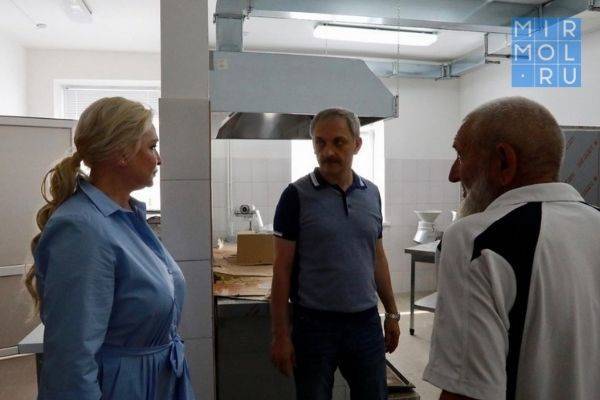 Активисты «Единой России» и ОНФ провели общественную приемку детского сада в Хасавюрте
