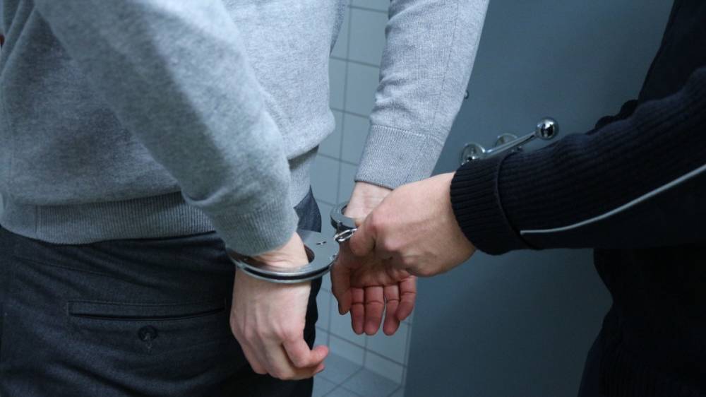 Полицейские задержали продавцов нелегальных никотиновых жидкостей в Петербурге