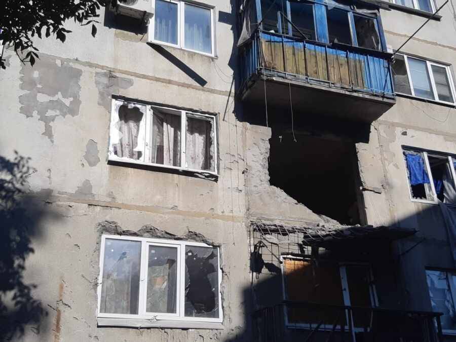 В результате обстрела карателей повреждены четыре жилых дома на западе Донецка