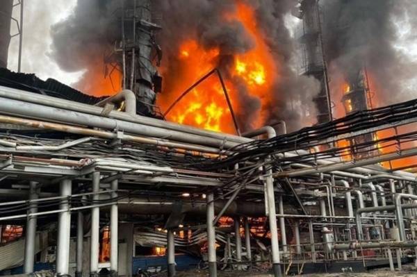 Пожар на ямальском заводе парализовал работу завода в Сургуте