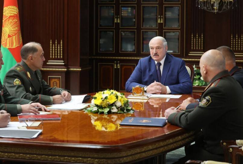 Лукашенко: Политика Киева угрожает Белоруссии