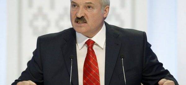 Лукашенко снова увидел угрозу в Украине. Говорит, «перекрыть каждый метр границы»