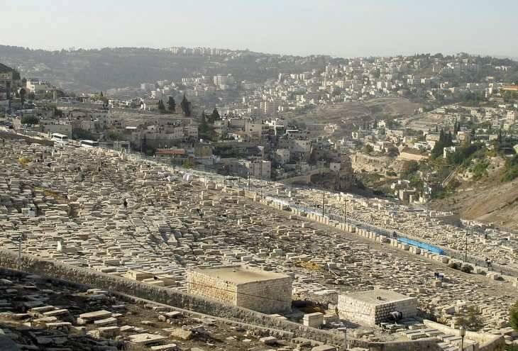 Археологи нашли в Иерусалиме посуду, разбившуюся при описанном в Библии землетрясении