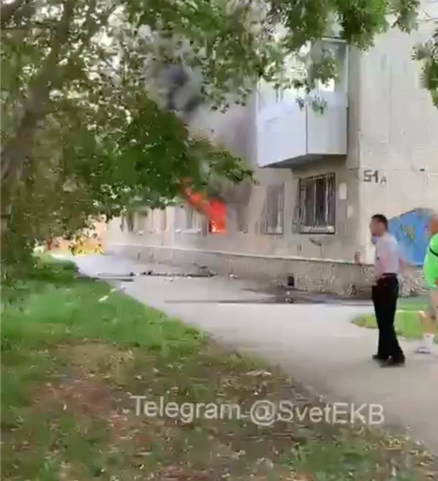 В Екатеринбурге в жилом доме взорвался газ, есть пострадавший