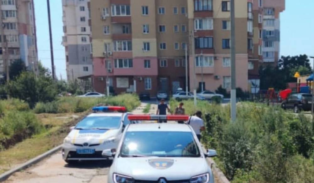 Пожилая женщина "вышла" из окна на 7 этаже: трагические кадры под Одессой