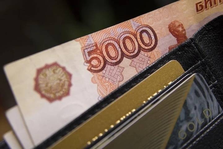В Смоленске мошенник обманул пенсионера на 200 тысяч рублей
