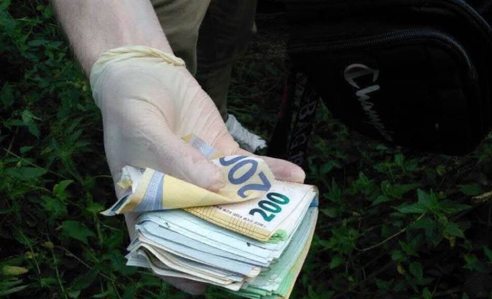 В Гродно работники СТО украли из машины 5.5 тысячи евро и более 5 тысяч долларов