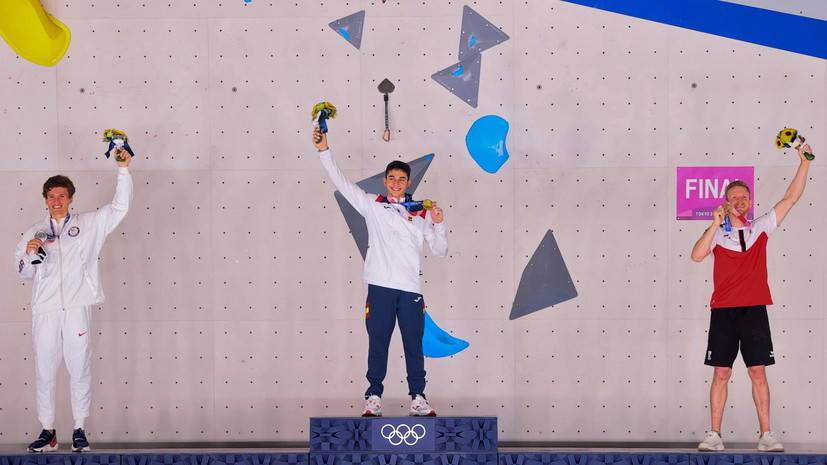 Испанец Лопес завоевал золотую медаль Олимпиады в скалолазании