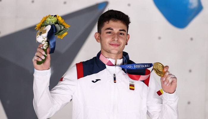 Хинес Лопес стал первым олимпийским чемпионом по скалолазанию