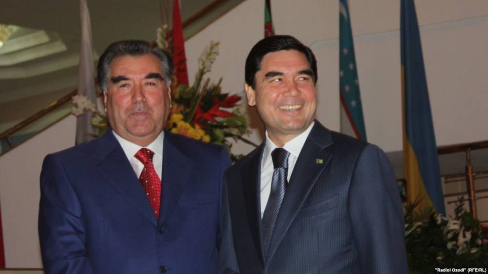 Президент Таджикистана находится с визитом в Туркменистане