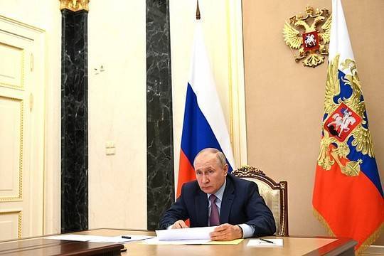 На совещании Путин назвал Новака Сашей, а министра транспорта попросил приехать в Кремль «прямо сейчас»