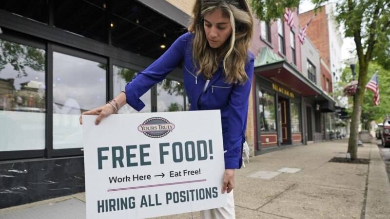 Число обращений за пособием по безработице в США продолжает снижаться