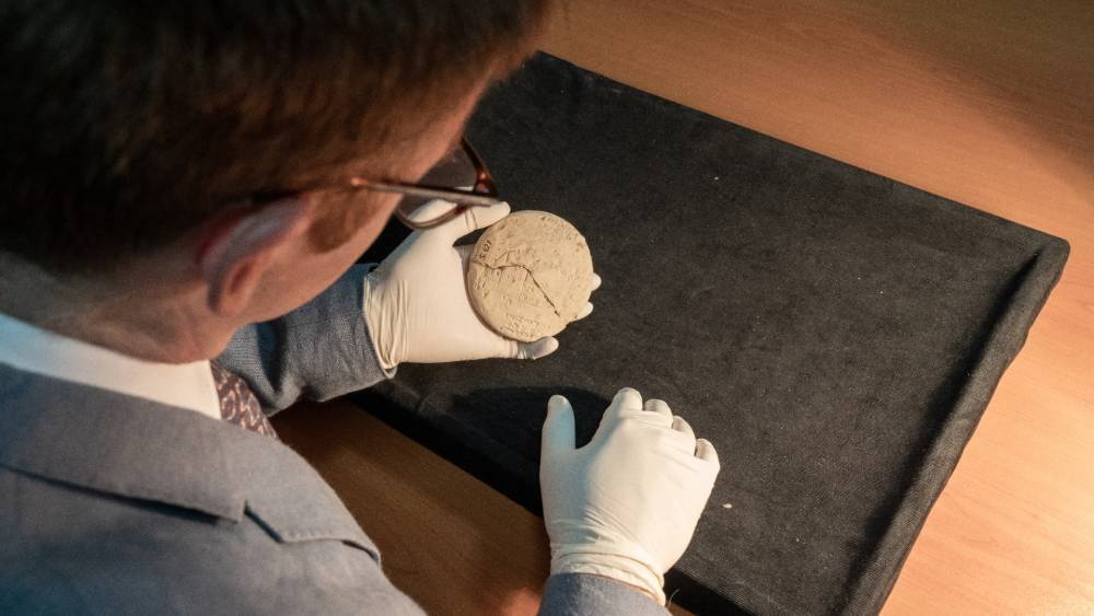 Математик расшифровал рисунок на глиняной дощечке, возраст которой около 3700 лет – Учительская газета