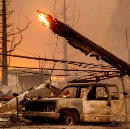 В Калифорнии из-за лесных пожаров уже выгорело около 100 гектаров земли: людей эвакуируют. ФОТО