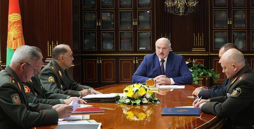 Александр Лукашенко поручил силовикам закрыть каждый метр границы